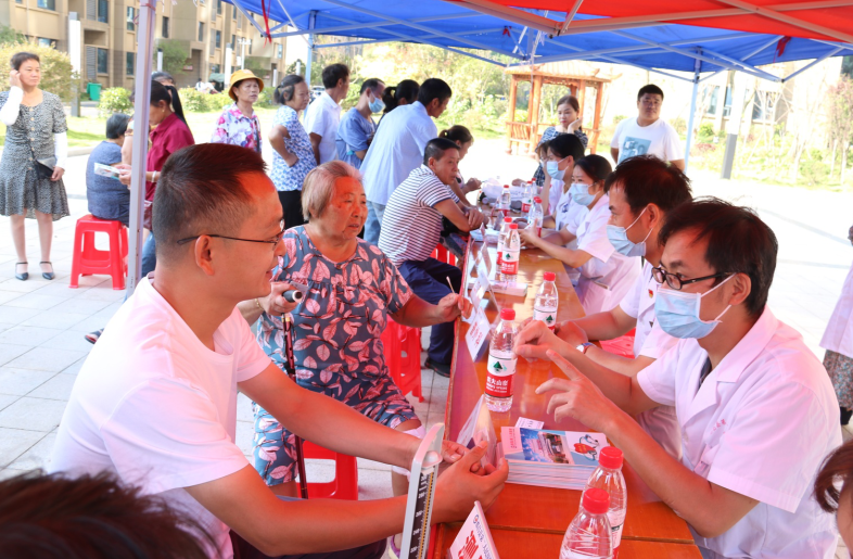 都昌县第二人民医院开展中秋节"服务百姓健康行动"义诊活动