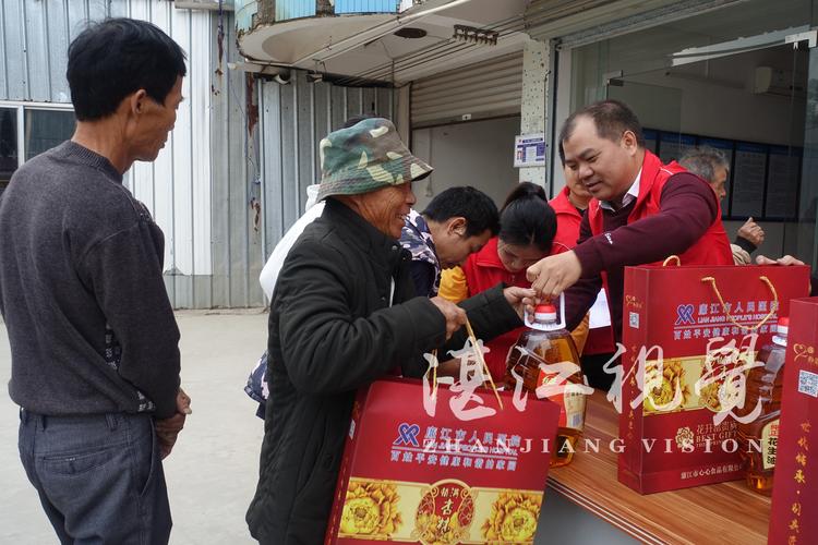 产业扶贫见实效 春节慰问暖人心